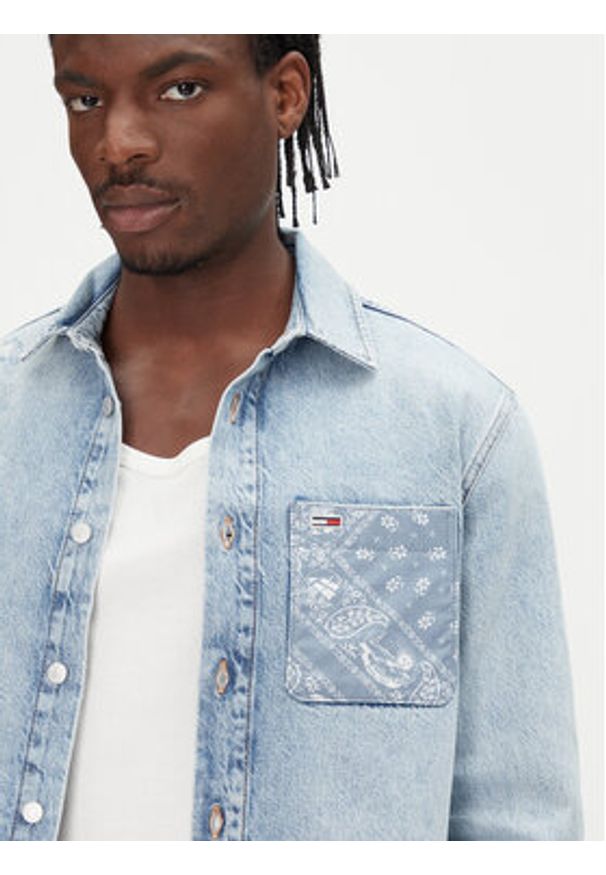 Tommy Jeans Koszula jeansowa DM0DM21362 Niebieski Regular Fit. Kolor: niebieski. Materiał: bawełna
