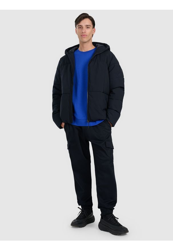 4f - 4F Kurtka puchowa z wypełnieniem syntetycznym męska - czarna XXL. Okazja: na co dzień. Typ kołnierza: kaptur. Kolor: czarny. Materiał: puch, syntetyk. Długość: długie. Wzór: gładki. Sezon: zima. Styl: casual, klasyczny, sportowy