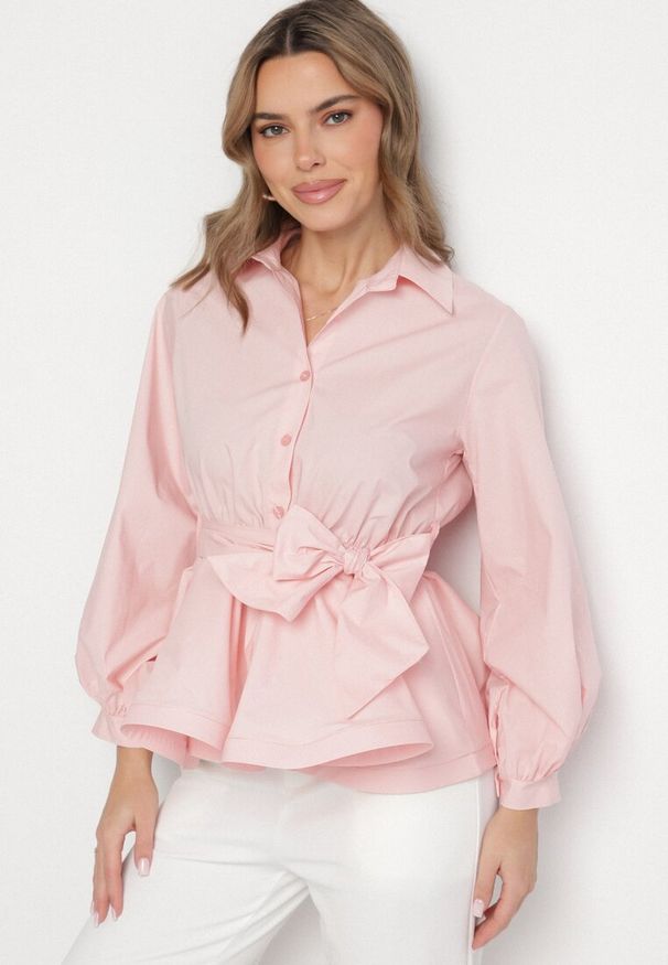 Born2be - Różowa Koszula z Gumką w Talii z Materiałowym Paskiem Lanothia. Kolor: różowy. Materiał: materiał
