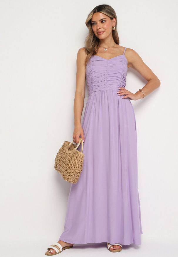 Born2be - Fioletowa Rozkloszowana Wiskozowa Sukienka na Cienkich Regulowanych Ramiączkach Canelsea. Okazja: na co dzień. Kolor: fioletowy. Materiał: wiskoza. Długość rękawa: na ramiączkach. Styl: casual