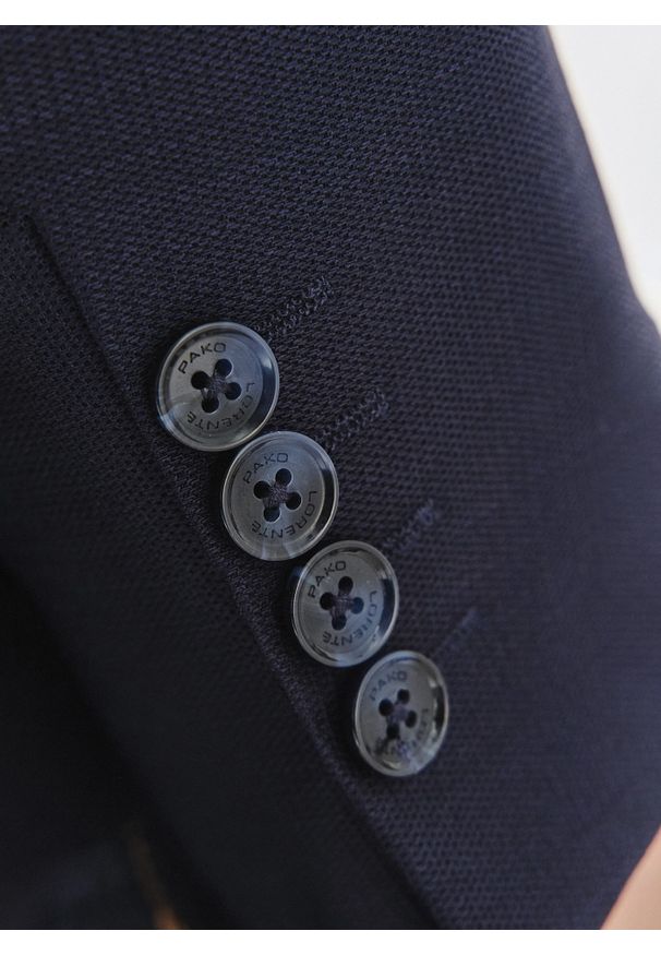 Pako Lorente - PAKO LORENTE - Granatowa marynarka jednorzędowa. Kolor: niebieski. Materiał: wełna