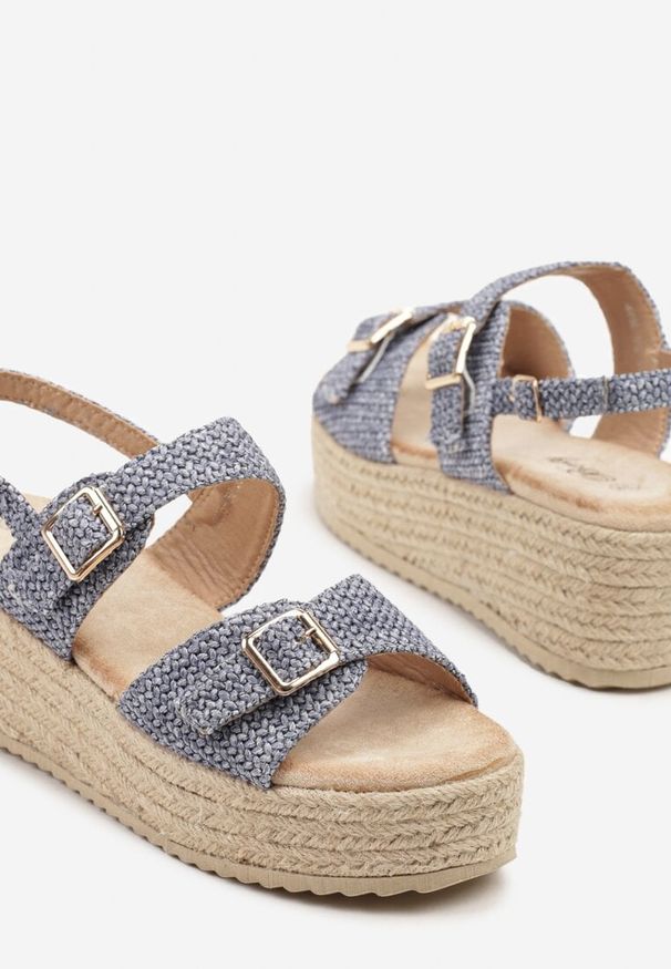 Renee - Niebieskie Sandały na Koturnie z Plecionką i Klamrami Saroti. Okazja: na co dzień. Zapięcie: klamry. Kolor: niebieski. Obcas: na koturnie. Styl: elegancki, casual