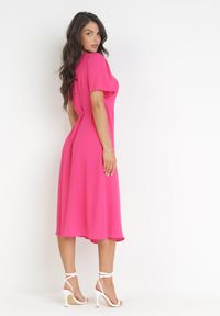 Born2be - Fuksjowa Kopertowa Sukienka Midi z Materiałowym Paskiem Rahellitte. Kolor: różowy. Materiał: materiał. Długość rękawa: krótki rękaw. Typ sukienki: kopertowe. Długość: midi #3