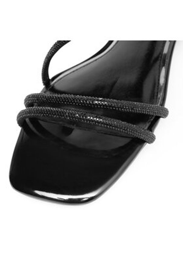 Nine West Sandały WFA2766-1 Czarny. Kolor: czarny. Materiał: syntetyk
