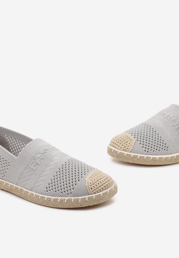 Renee - Jasnoszare Espadryle z Plecioną Cholewką przed Kostkę Mokosa. Okazja: na co dzień. Wysokość cholewki: przed kostkę. Kolor: szary. Szerokość cholewki: normalna. Wzór: aplikacja. Sezon: lato. Styl: elegancki, klasyczny, boho, casual