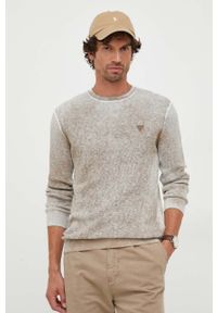 Guess sweter męski kolor beżowy lekki. Kolor: beżowy. Materiał: prążkowany. Wzór: ze splotem