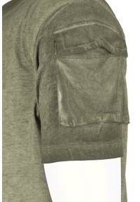 Męski T-Shirt - Vintage Look - Brave Soul - Oliwkowa. Okazja: na co dzień. Kolor: oliwkowy. Materiał: bawełna. Sezon: lato, wiosna. Styl: vintage