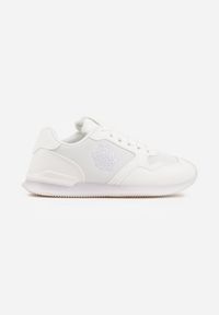 Renee - Białe Przeszywane Sneakersy w Klasycznym Stylu Zeosa. Kolor: biały. Materiał: jeans. Szerokość cholewki: normalna. Wzór: aplikacja #8