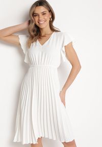 Born2be - Biała Sukienka Rozkloszowana Midi z Plisowanym Dołem Sabara. Okazja: na co dzień. Kolor: biały. Materiał: skóra. Styl: casual. Długość: midi #6