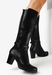 Born2be - Czarne Kozaki Oficerki na Obcasie z Ozdobnym Paskiem Ruhte. Nosek buta: okrągły. Zapięcie: pasek. Kolor: czarny. Materiał: materiał. Sezon: zima, jesień. Obcas: na obcasie. Styl: klasyczny. Wysokość obcasa: średni #4