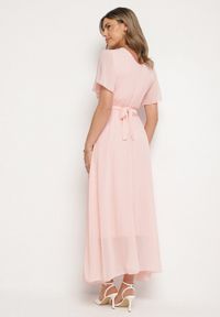 Born2be - Jasnoróżowa Kopertowa Sukienka Maxi z Gumką w Pasie Narlin. Kolor: różowy. Materiał: tkanina. Sezon: lato. Typ sukienki: kopertowe. Długość: maxi #7