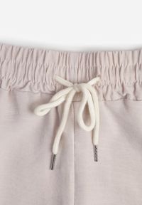 Renee - Jasnobeżowe Spodnie High Waist ze Sznurkiem w Talii i Prostą Nogawką Raveann. Okazja: na co dzień, na spacer. Stan: podwyższony. Kolor: beżowy. Wzór: aplikacja. Styl: casual #3