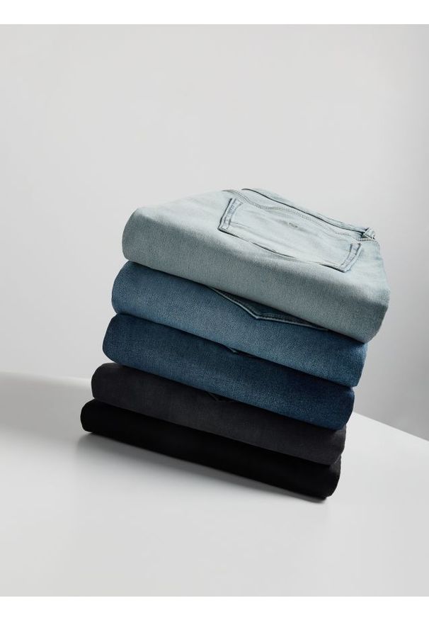 Reserved - Jeansy slim fit - niebieski. Kolor: niebieski