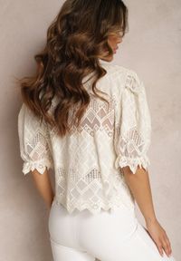 Renee - Beżowa Bluzka Prześwitująca w Ażurowe Wzory na Guziki Enriesa. Kolor: beżowy. Wzór: ażurowy. Sezon: lato. Styl: boho