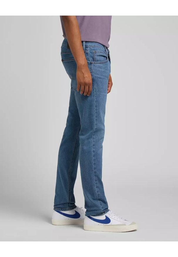 Lee - LEE LUKE MĘSKIE SPODNIE JEANSOWE LIGHT WORN L719CAVY 112319915