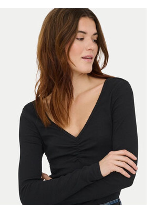 only - ONLY Bluzka Betty 15365756 Czarny Standard Fit. Kolor: czarny. Materiał: bawełna