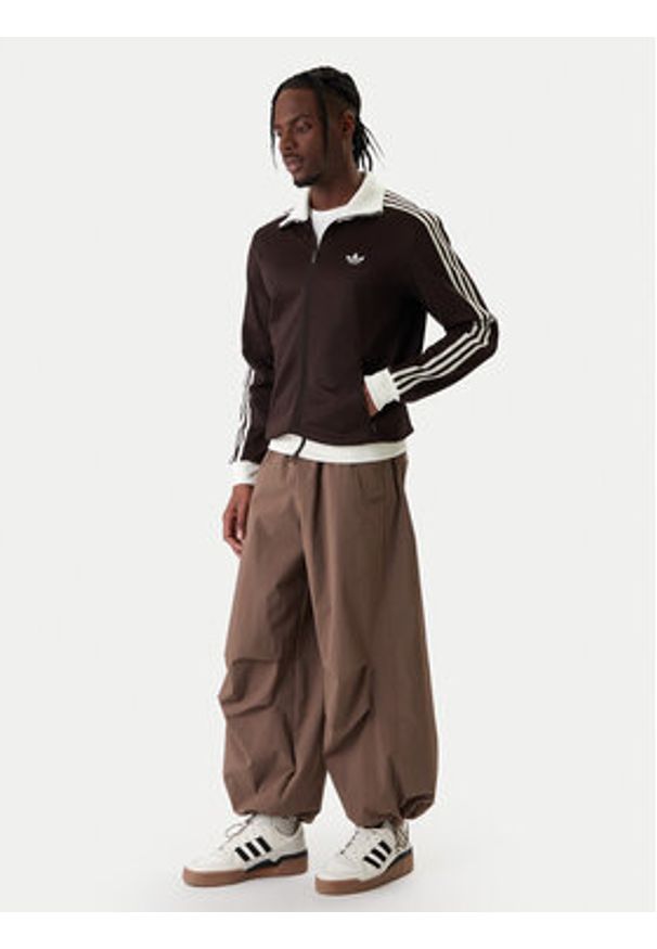 Adidas - adidas Bluza adicolor Classic KE1665 Brązowy Slim Fit. Kolor: brązowy. Materiał: bawełna