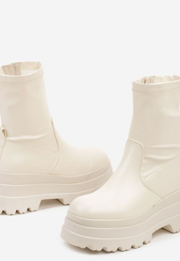 Born2be - Beżowe Botki na Wysokiej Platformie z Dopasowaną Cholewką Belissara. Okazja: do pracy. Kolor: beżowy. Materiał: jeans. Szerokość cholewki: normalna. Obcas: na platformie. Styl: elegancki, klasyczny