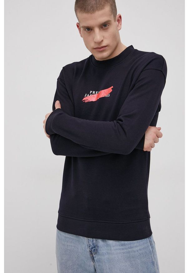 Premium by Jack&Jones Bluza bawełniana męska kolor granatowy z nadrukiem. Okazja: na co dzień. Kolor: niebieski. Materiał: bawełna. Wzór: nadruk. Styl: casual