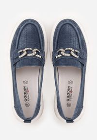 Born2be - Granatowe Skórzane Mokasyny na Grubej Podeszwie Zdobione Perforacją i Łańcuszkiem Ariuk. Okazja: do pracy, na co dzień. Kolor: niebieski. Materiał: skóra. Wzór: aplikacja. Styl: elegancki, casual #8