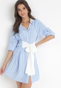 Born2be - Jasnoniebieska Wiskozowa Sukienka Mini o Fasonie Koszuli Zapinana na Guziki Romola. Kolor: niebieski. Materiał: wiskoza. Długość rękawa: długi rękaw. Typ sukienki: koszulowe. Długość: mini #2
