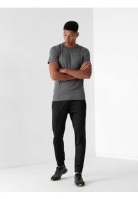 4f - Spodnie treningowe szybkoschnące męskie. Kolor: czarny. Materiał: materiał, dzianina. Sport: fitness #1
