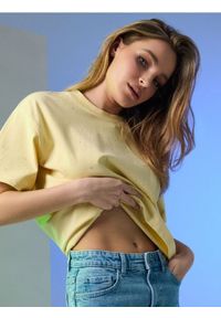 Sinsay - Bawełniana koszulka z cyrkoniami - żółty. Kolor: żółty. Materiał: bawełna