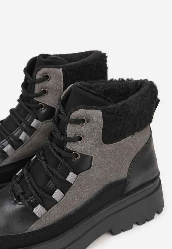 Renee - Czarno-Szare Traperki Sznurowane Trapery Janne. Wysokość cholewki: za kostkę. Nosek buta: okrągły. Kolor: czarny. Materiał: futro. Szerokość cholewki: normalna. Wzór: kolorowy, aplikacja