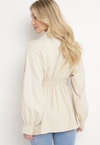 Born2be - Beżowy Krótki Płaszcz z Bufiastymi Rękawami i Elastycznym Paskiem z Klamrą Lirenda. Okazja: na co dzień. Kolor: beżowy. Długość: krótkie. Styl: casual, elegancki, klasyczny #2