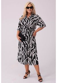 Moda Size Plus Iwanek - Elegancka sukienka szmizjerka "zebra" PLUS SIZE OVERSIZE XXL. Okazja: na spotkanie biznesowe, na co dzień. Kolekcja: plus size. Materiał: wiskoza, tkanina. Wzór: motyw zwierzęcy. Typ sukienki: szmizjerki, dla puszystych, oversize. Styl: elegancki. Długość: midi