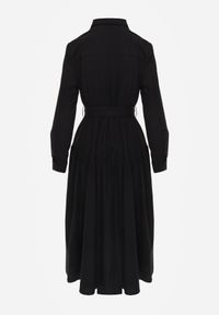 Born2be - Czarna Koszulowa Sukienka z Bawełną i Wiskozą Ozdobiona Paskiem Viviedah. Okazja: na co dzień. Kolor: czarny. Materiał: wiskoza, bawełna. Wzór: aplikacja. Typ sukienki: koszulowe. Styl: casual #2