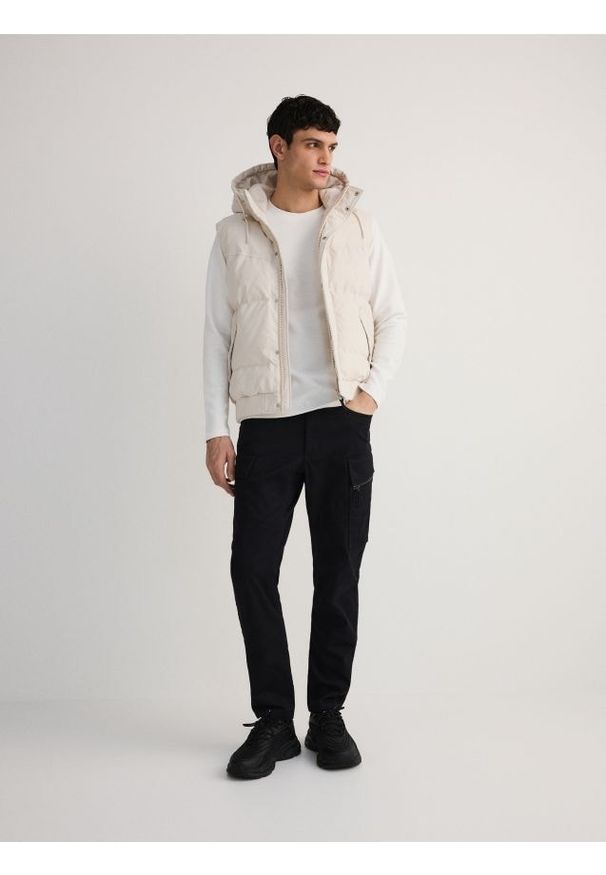 Reserved - Spodnie cargo slim fit - czarny. Kolor: czarny. Materiał: tkanina, bawełna