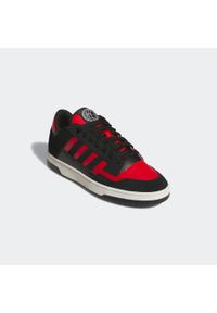 Adidas - Sneakersy męskie ADIDAS Rapid Court Low. Kolor: czarny, czerwony, wielokolorowy. Materiał: kauczuk, materiał, syntetyk, guma, zamsz. Szerokość cholewki: normalna. Sport: koszykówka