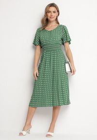 Born2be - Zielona Sukienka z Bawełny Rozkloszowana w Kropki Toliennea. Okazja: na co dzień. Kolor: zielony. Materiał: bawełna. Wzór: kropki. Styl: casual