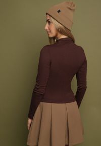 Born2be - Brązowa Wiskozowa Bluzka Połgolf Farriva. Okazja: na co dzień. Kolor: brązowy. Materiał: wiskoza. Styl: casual, elegancki #5