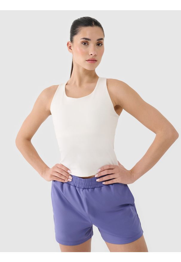 4f - 4F Crop-top treningowy szybkoschnący damski - biały L. Kolor: biały. Materiał: dzianina, guma, włókno, syntetyk, materiał, elastan. Długość rękawa: na ramiączkach. Wzór: gładki, ze splotem, jednolity. Sport: joga i pilates, fitness