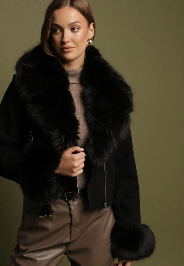 Born2be - Czarna Ocieplana Kurtka Ramoneska z Futrem przy Kołnierzu i Rękawach Mevesala. Kolor: czarny. Materiał: futro. Długość: krótkie