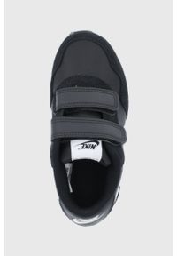 Nike Kids Buty dziecięce Valiant kolor czarny. Nosek buta: okrągły. Zapięcie: rzepy. Kolor: czarny. Materiał: guma