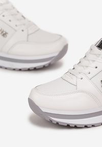 Born2be - Białe Sneakersy na Grubej Podeszwie z Metaliczną Wstawką i Brokatem Lev. Kolor: biały #2