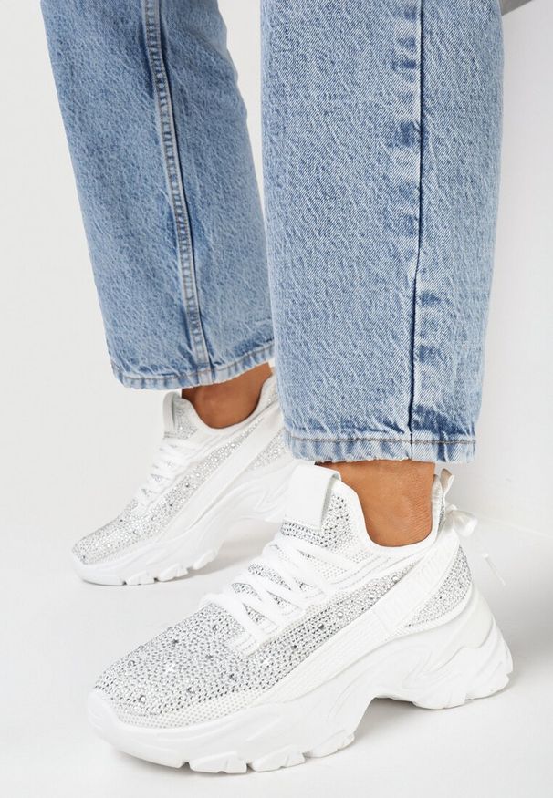 Born2be - Białe Sneakersy Ozdobione Cyrkoniami i Taśmą z Napisem Falerin. Wysokość cholewki: przed kostkę. Kolor: biały. Szerokość cholewki: normalna. Wzór: aplikacja, napisy