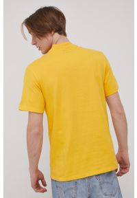 CATerpillar - Caterpillar T-shirt bawełniany kolor żółty z nadrukiem. Okazja: na co dzień. Kolor: żółty. Materiał: bawełna. Wzór: nadruk. Styl: casual