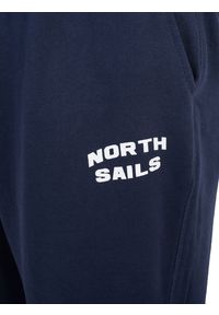 North Sails Spodnie | 90 3202 000 | Sweatpant W/Graphic | Mężczyzna | Granatowy. Okazja: na co dzień. Kolor: niebieski. Materiał: bawełna. Wzór: aplikacja, nadruk. Styl: casual