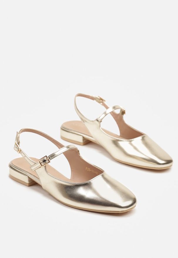 Renee - Złote Sandały Slingback Vices z Wkładką ze Skóry Naturalnej Sovritia. Okazja: na spotkanie biznesowe, na co dzień, do pracy. Zapięcie: pasek. Kolor: złoty. Materiał: skóra. Sezon: lato. Obcas: na płaskiej podeszwie. Styl: elegancki, biznesowy, klasyczny, casual