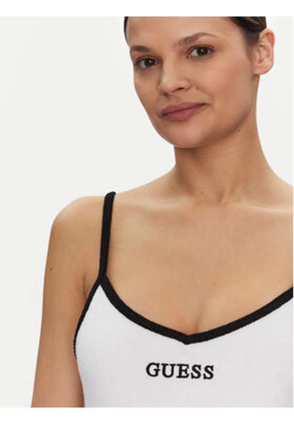 Guess Sukienka codzienna E5GK15 KCQV1 Biały Bodycon Fit. Okazja: na co dzień. Kolor: biały. Materiał: bawełna. Typ sukienki: bodycon, proste. Styl: casual