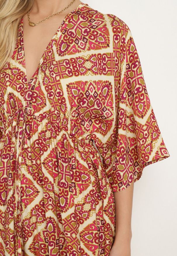 Born2be - Różowo-Żółty Kombinezon Boho z Gumką w Talii Wiązany na Plecach z Szerokimi Nogawkami Rodolia. Okazja: na co dzień. Kolor: różowy. Długość rękawa: krótki rękaw. Długość: krótkie. Styl: boho