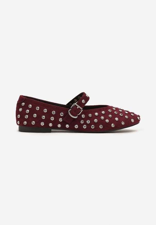 Born2be - Bordowe Balerinki Vices na Płaskiej Podeszwie Ozdobione Paskiem i Cyrkoniami Zindora. Okazja: na co dzień. Zapięcie: pasek. Kolor: czerwony. Materiał: jeans. Wzór: aplikacja. Obcas: na płaskiej podeszwie. Styl: casual, elegancki