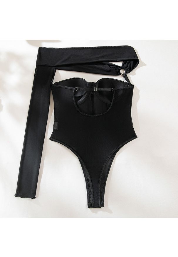 Intica - Body asymetryczne z jednym rękawem na przyjęcia i na co dzień Carmela. Kolor: czarny. Materiał: materiał