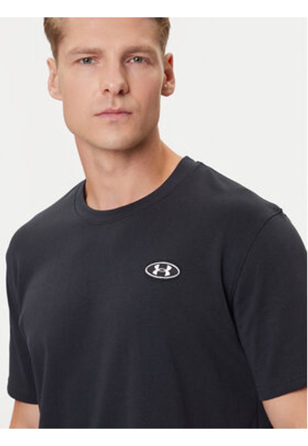 Under Armour T-Shirt Ua Hw Lc Patch Ss 1382902-001 Czarny Loose Fit. Kolor: czarny. Materiał: bawełna, syntetyk