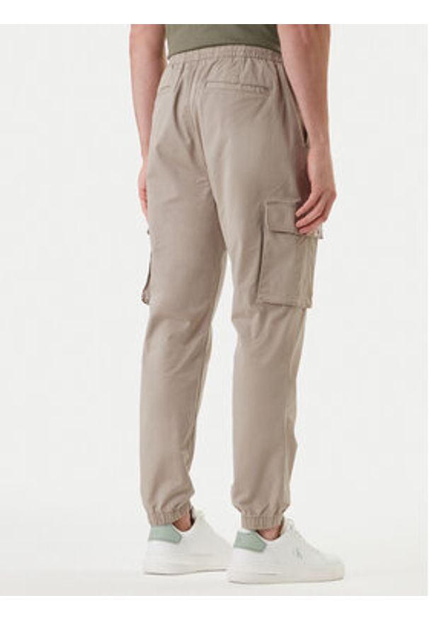 Calvin Klein Jeans Joggery Comfort LV04RD608G Beżowy Skinny Fit. Kolor: beżowy. Materiał: bawełna