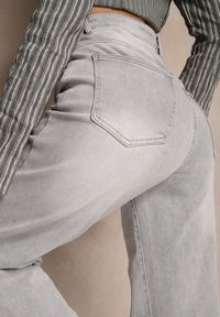 Renee - Jasnoszare Jeansy High Waist o Szerokim Kroju Nimiella. Okazja: na co dzień. Stan: podwyższony. Kolor: szary. Styl: klasyczny, casual, elegancki